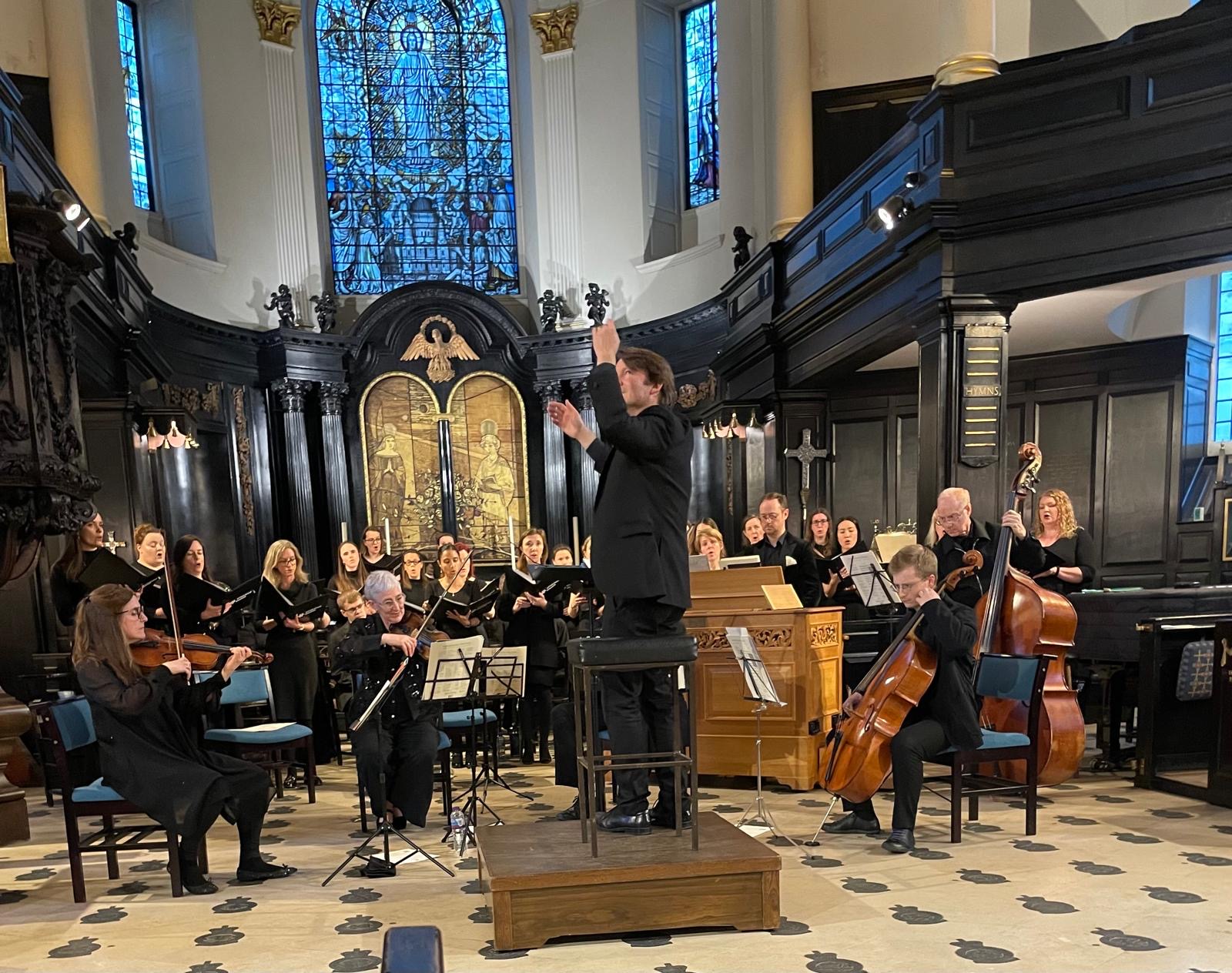Gloria ‒ an artful assembly of Baroque elements? 